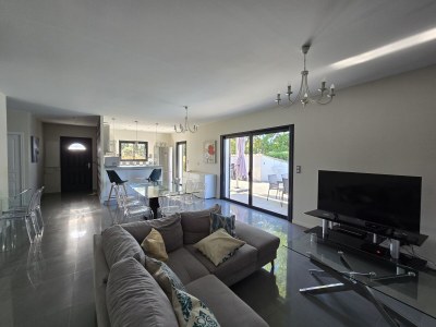Villa Villa with private heated pool and Jacuzzi near beach - Features photo 10