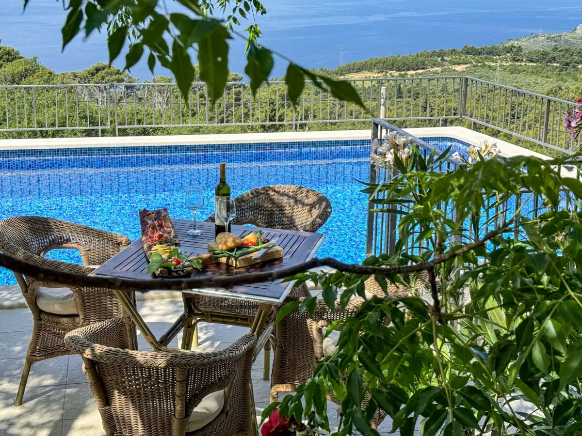 Holiday house Charming stone house Kleme with pool