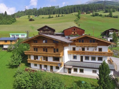 Chalet Chalet in Wald nahe Zillertal Arena in Nationalpark Hohe Tauern - Chalet