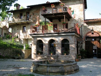 Cottage Mansion in Langhe with Pool and Winery Charm in Ciglie - Cottage