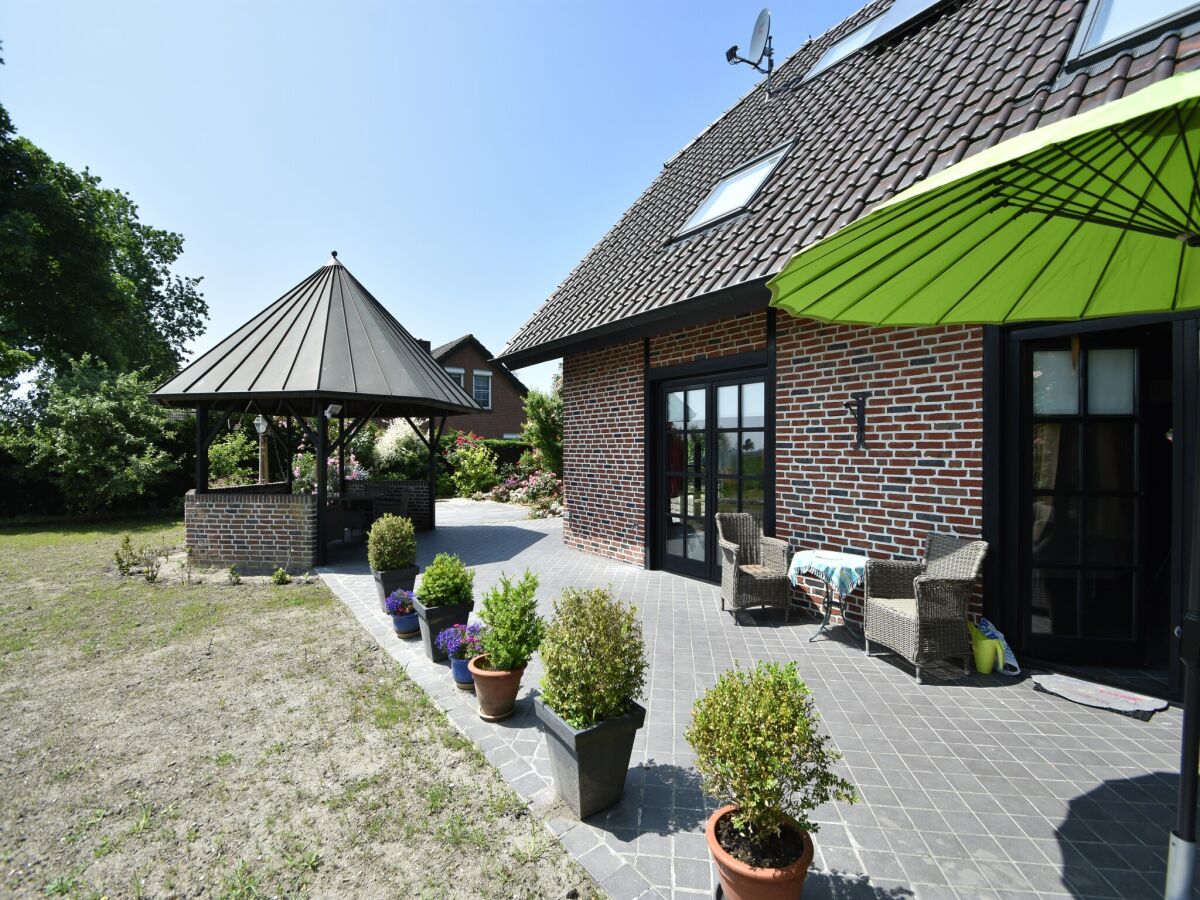 Cottage Geräumiges Herrenhaus mit Wiesenblick in Bruinisse - Outdoor photo 2