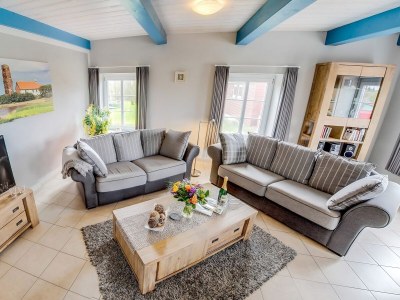 Holiday apartment Alte Kirche on the Kastanienhof in Pellworm - Holiday apartment
