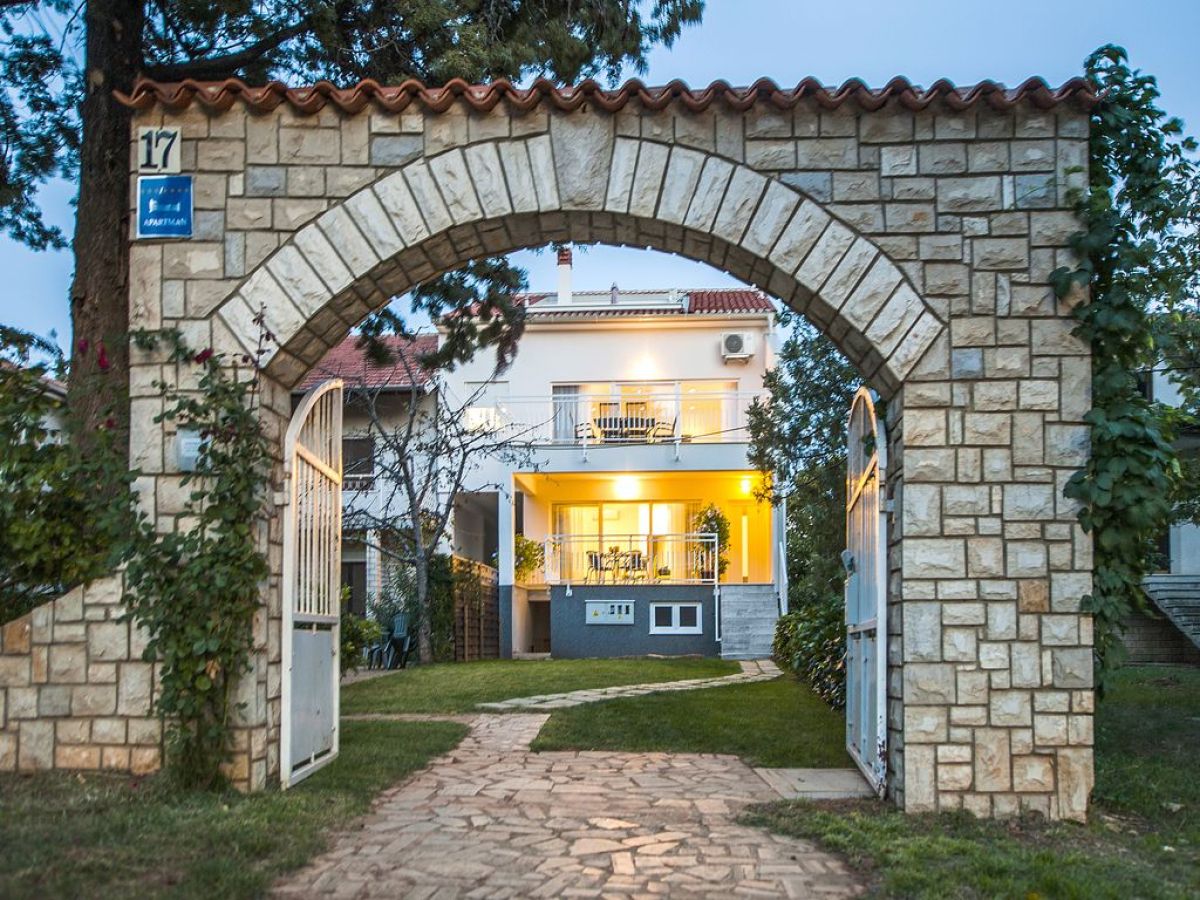 Holiday apartment Maslina A - Outdoor photo 2