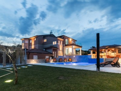 Villa Maximal 18 persons in Pula - Villa