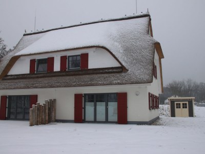 Holiday house "Ostseewelle" thatched house - Outdoor photo 4