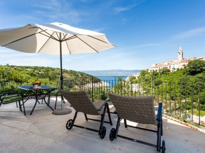 Holiday apartment Helena 3 – 30 m² große Terrasse, Panoramablick für Paare in Vrbnik, Insel Krk, Kroatien - Holiday apartment