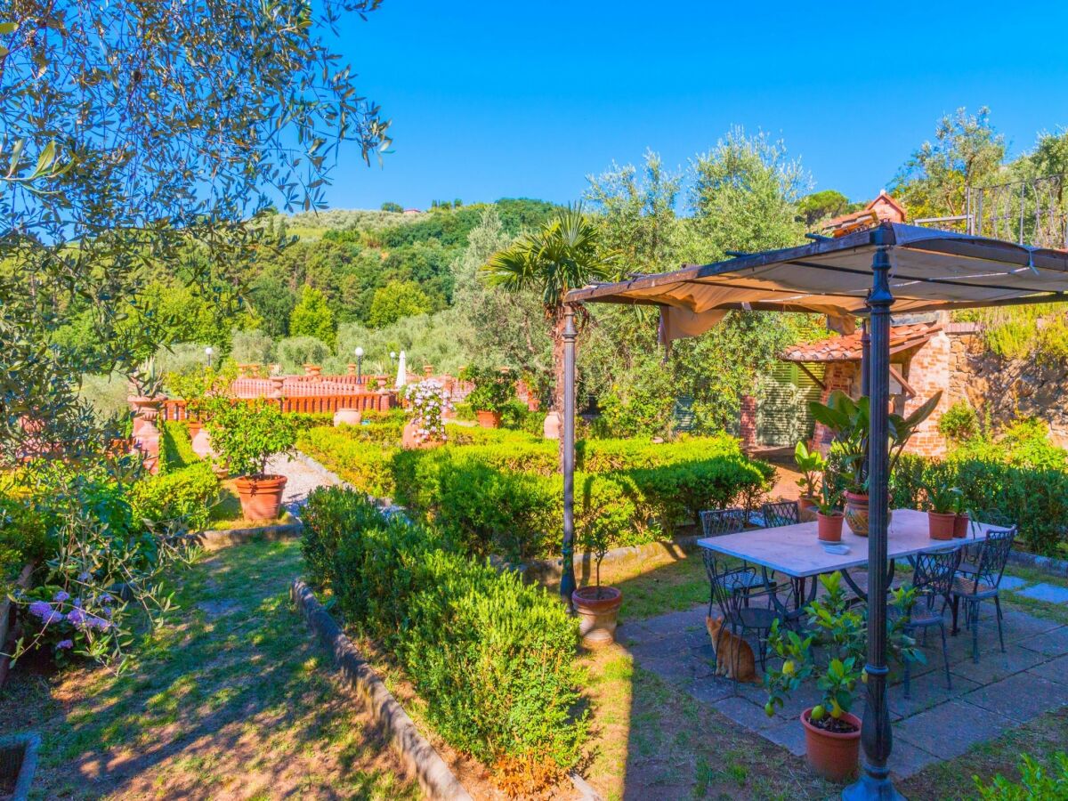 Holiday house Ferienhaus in Montecatini mit Sauna & See - Outdoor photo 2