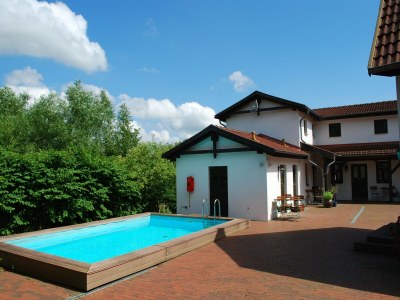 Apartment Idyllische Wohnung mit Pool in Mecklenburg in Warrenzin - Apartment