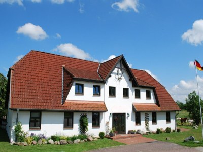 Apartment Idyllische Wohnung mit Pool in Mecklenburg - Outdoor photo 9