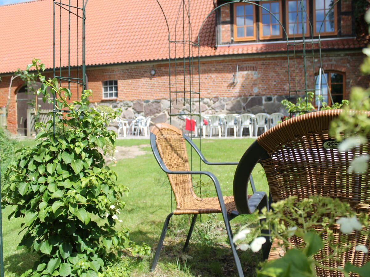 Cottage Gutshaus in Gressow mit Teich - Outdoor photo 2