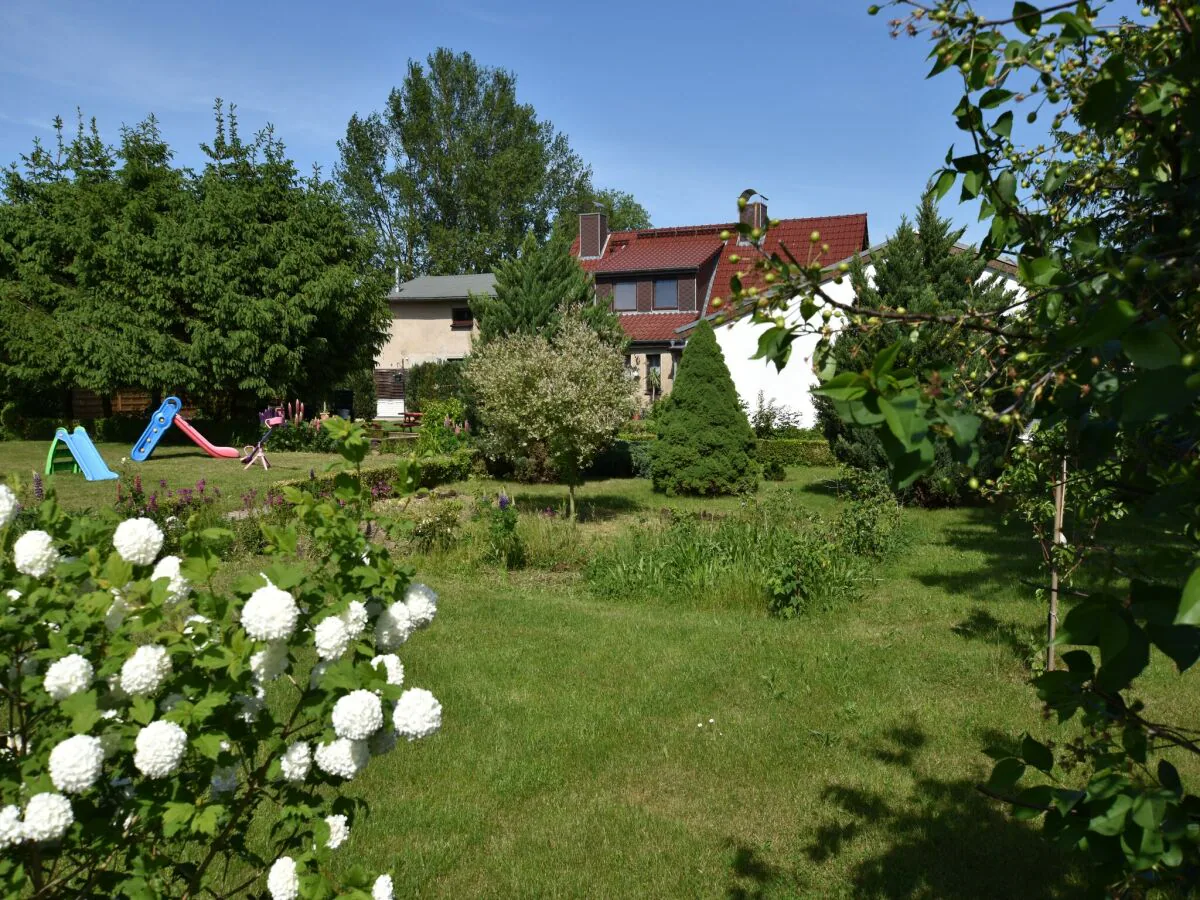 Apartment Schöne Ferienwohnung mit Garten in Robertsdorf
