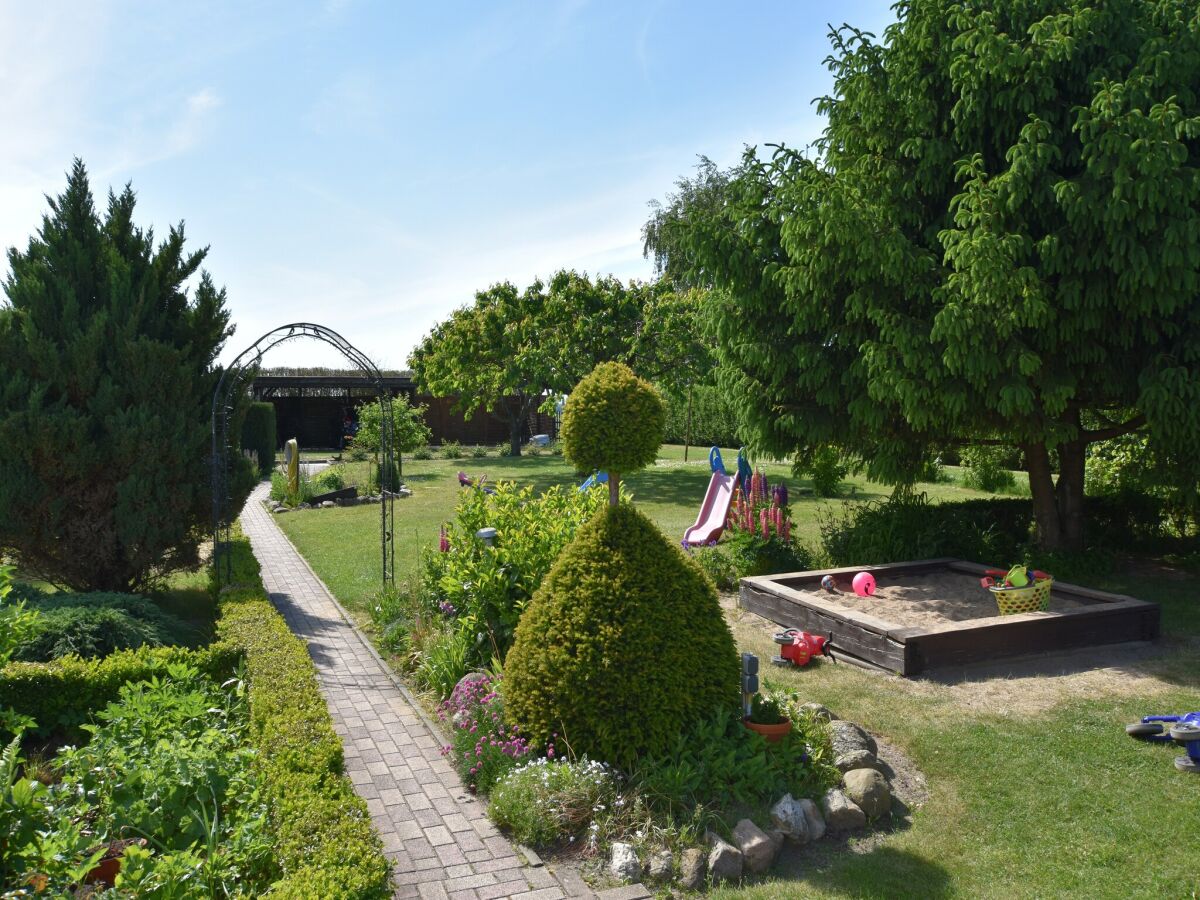 Apartment Schöne Ferienwohnung mit Garten in Robertsdorf - Outdoor photo 5