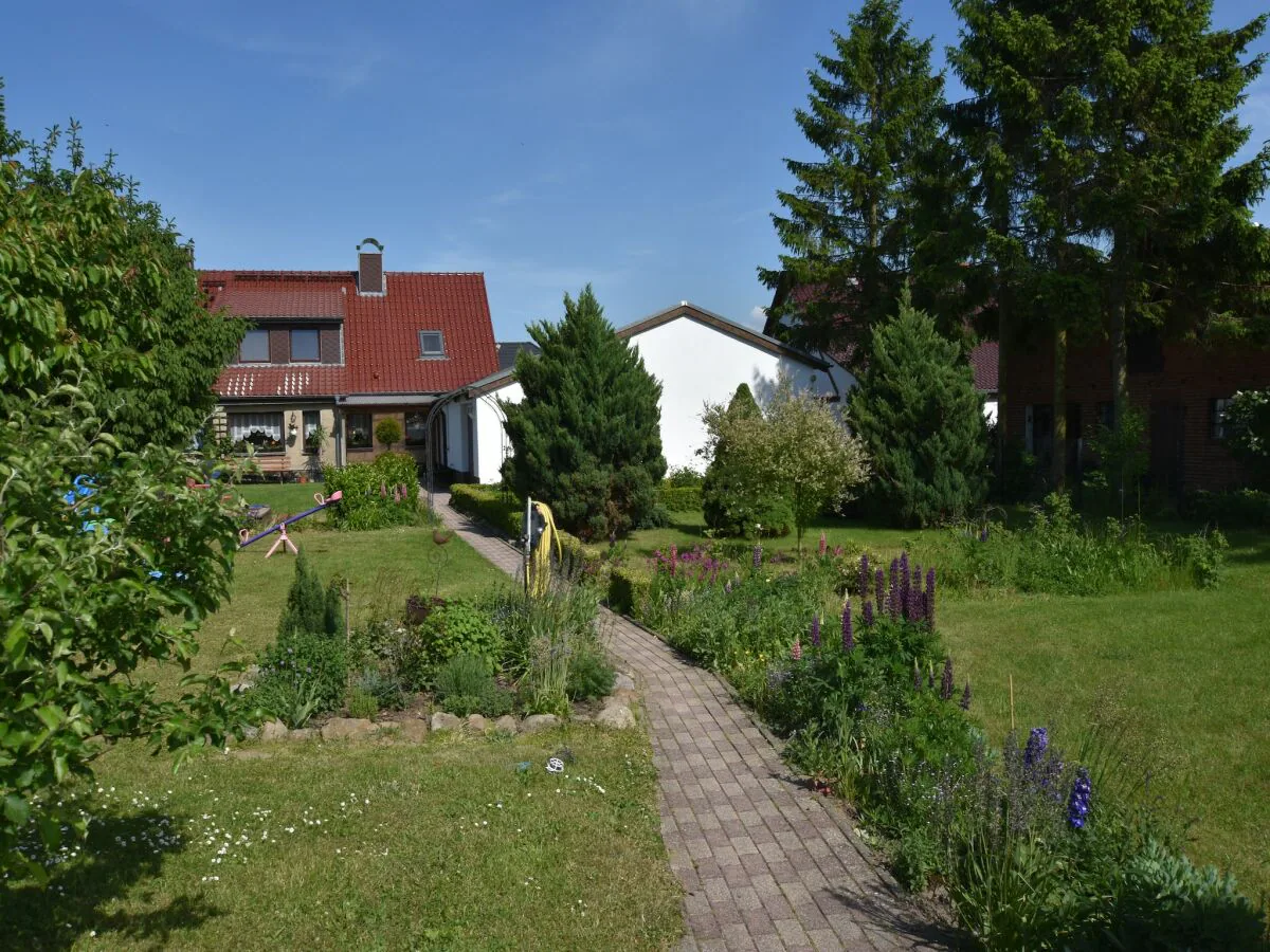 Apartment Gemütliche Ferienwohnung mit Garten in Robertsdorf