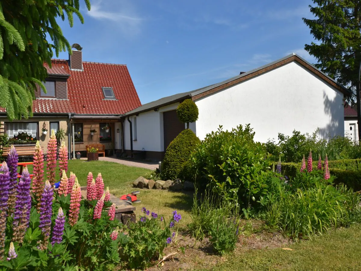 Apartment Gemütliche Ferienwohnung mit Garten in Robertsdorf - Outdoor photo 3