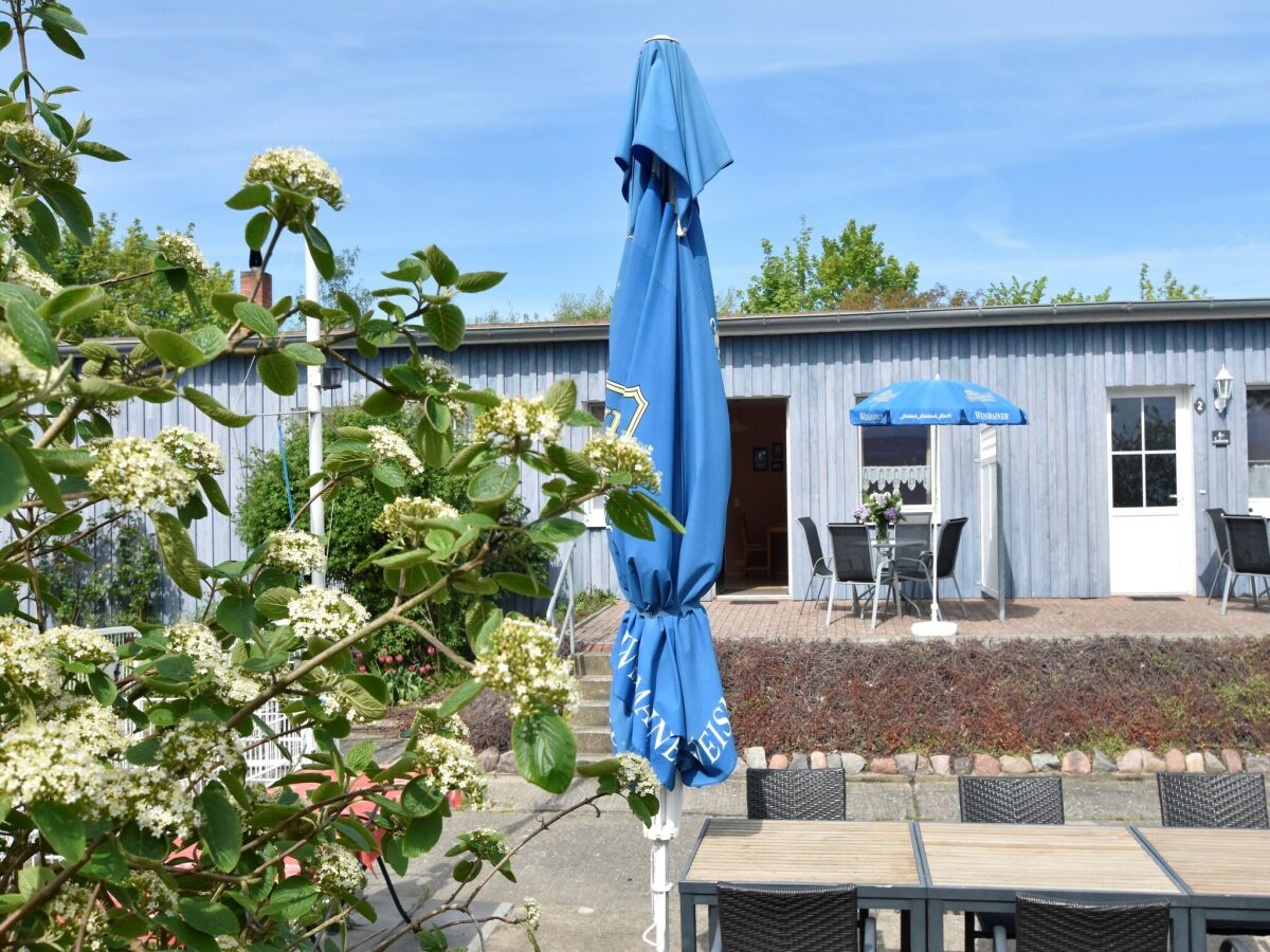 Apartment Charmante Ferienwohnung mit Garten in Wiek - Outdoor photo 5