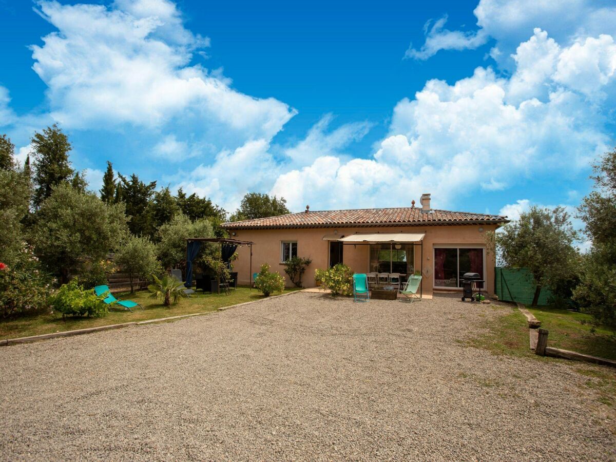 Villa Sensational holiday home with pool