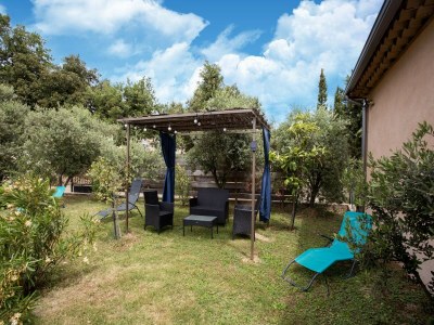 Villa Sensational holiday home with pool - Outdoor photo 9