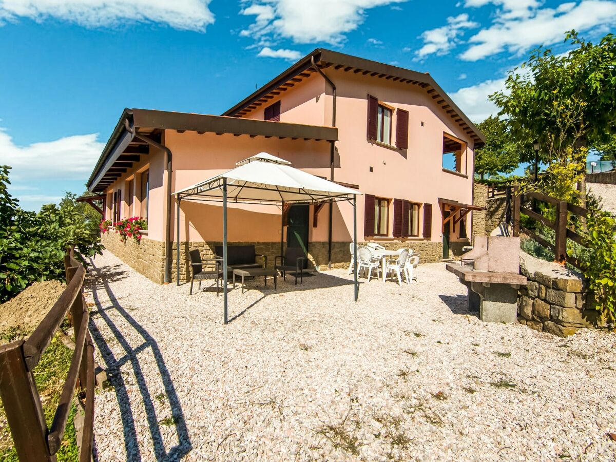 Farmhouse Holiday Home in Apecchio with Panoramic Views