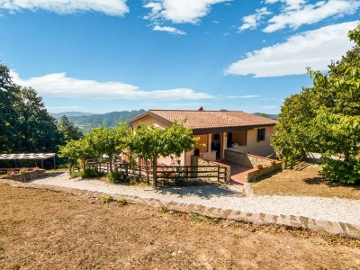 Farmhouse Holiday Home in Apecchio with Panoramic Views - Outdoor photo 4