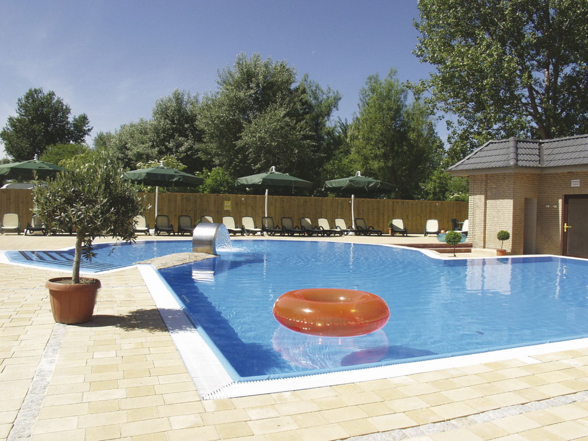 Holiday apartment Am Schwimmbad F997 - Outdoor photo 2