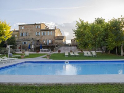 Holiday house Elegant holiday home with private pool (up to 25 people) - Outdoor photo 6