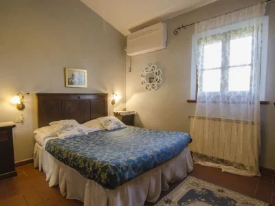 Holiday house Elegant holiday home with private pool (up to 25 people) - Features photo 18