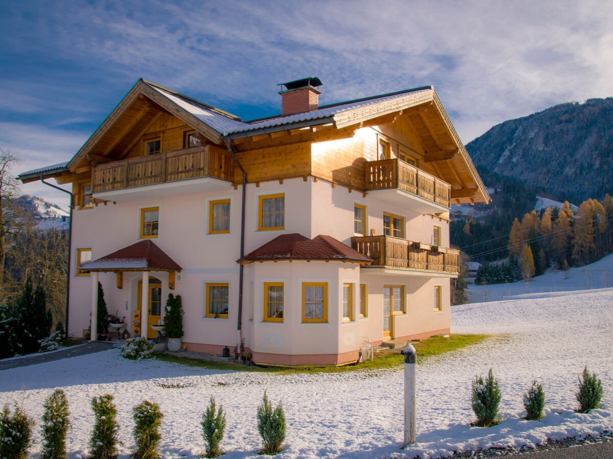 Farmhouse Unterrain
