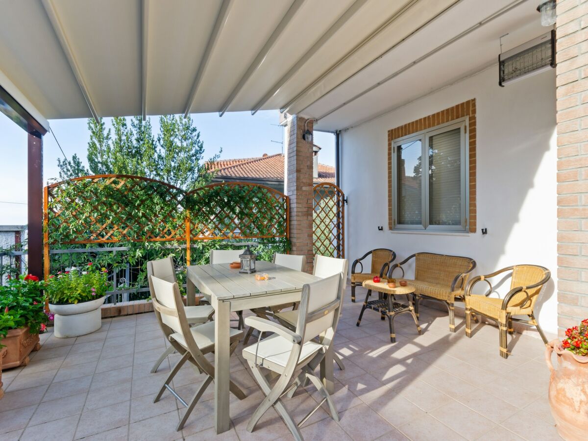 Apartment Belvilla by OYO Spacious Apartment near Saludecio - Outdoor photo 3