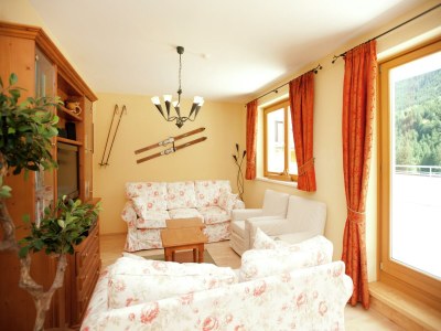 Chalet Chalet in Saalbach near Ski Lift - Features photo 16