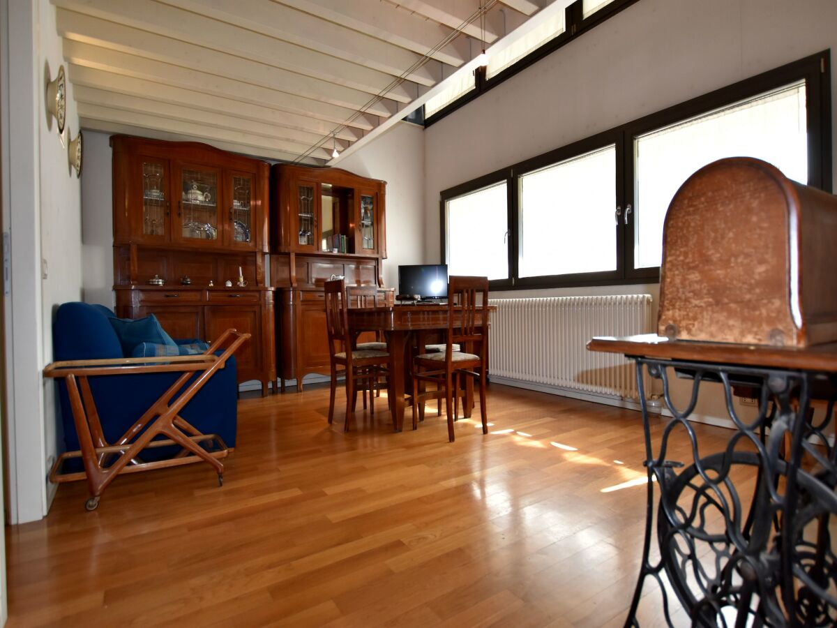 Apartment Apartment in Lovere with Lake Views