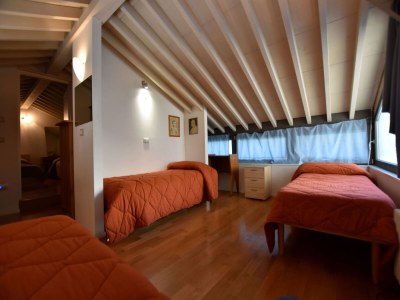 Apartment Apartment in Lovere with Lake Views - Features photo 11