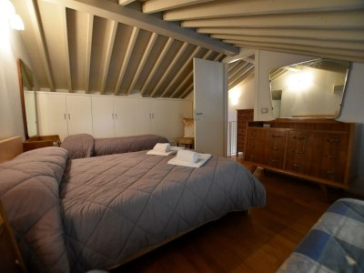 Apartment Apartment in Lovere with Lake Views - Features photo 13