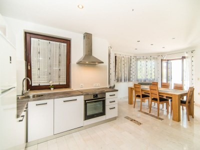 Apartment Apartment Complex Dino - Three-Bedroom Apartment Dino II with Balcony - Features photo 9