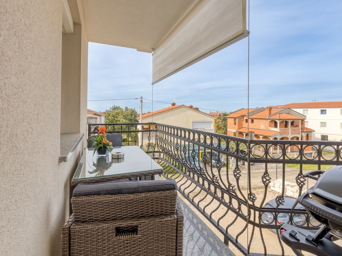 Apartment Apartments Covic - Apartment White with Balcony A2