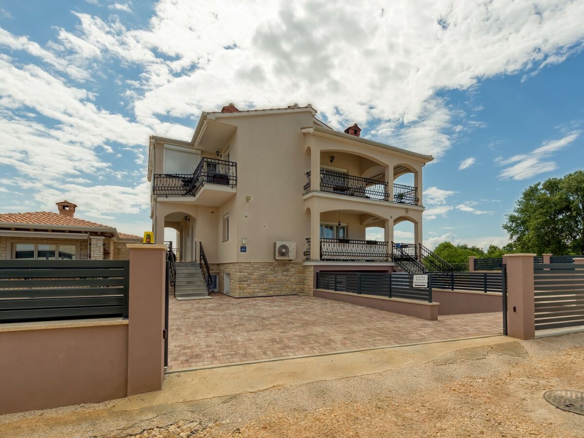 Apartment Apartments Covic - Apartment White with Balcony A2 - Outdoor photo 5