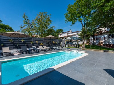 Holiday house House sole, heated pool in Porec - Holiday house