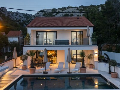 Villa Luxury Villa Lucija in Karlobag - Villa