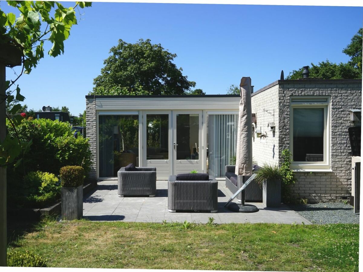 Holiday house Huijsmansverhuur Type C Comfort Plus Populier 8 holiday home - Outdoor photo 2