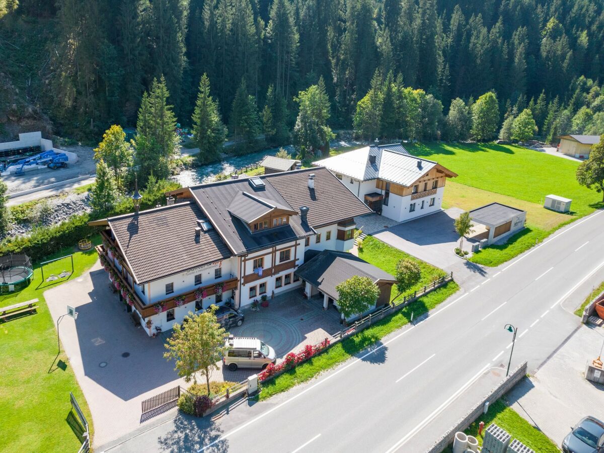 Chalet Chalet in Saalbach near Ski Lift - Outdoor photo 2
