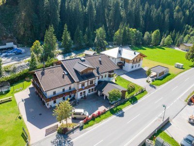 Chalet Chalet in Saalbach near Ski Lift - Outdoor photo 2