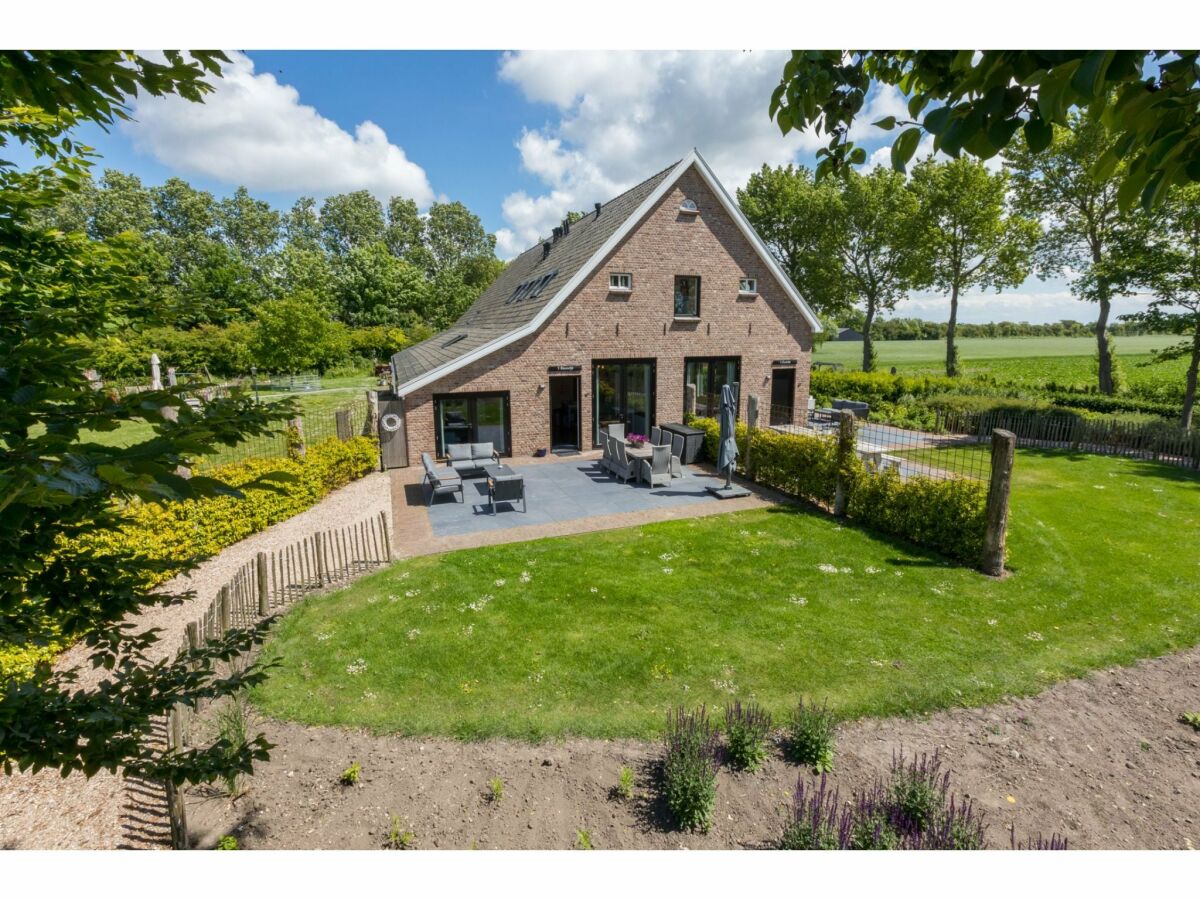 Cottage Family House near Vrouwenpolder Beach
