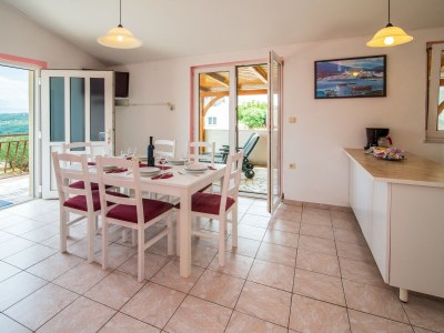 Holiday house with Seaview and pool - Features photo 14
