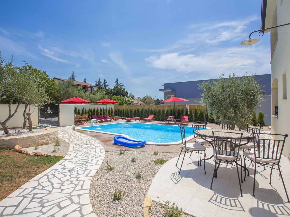Holiday apartment Birikina nr.3 with pool - Outdoor photo 5