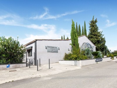 Holiday house Attractive Holiday Home in Malaucène with Terrace - Outdoor photo 3