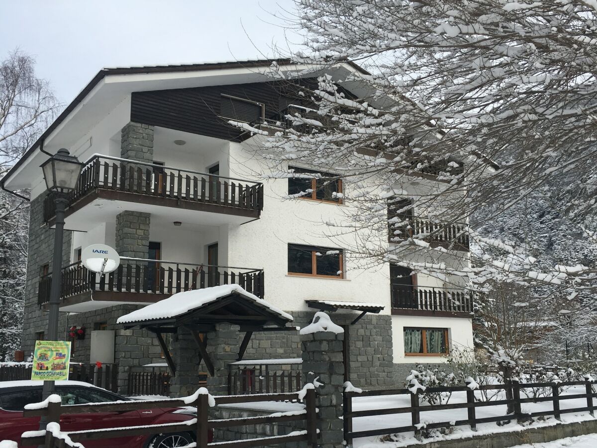 Chalet Großzügiges Chalet in Antey-Saint-André in Skigebietnähe - Outdoor photo 3