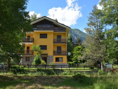 Chalet Großzügiges Chalet in Antey-Saint-André in Skigebietnähe - Outdoor photo 7