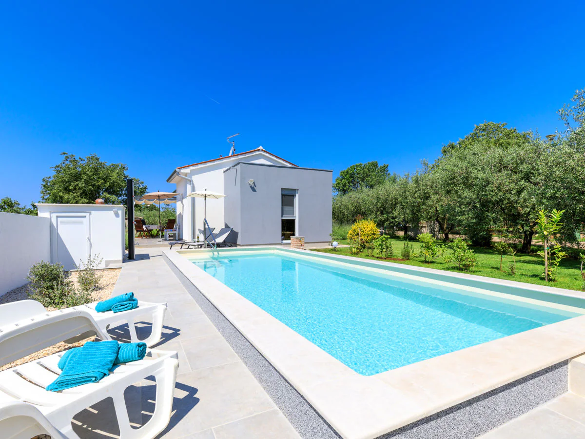 Holiday house - No title -
