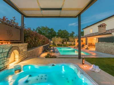 Villa Lori with Pool and Hot tub in Porec - Villa