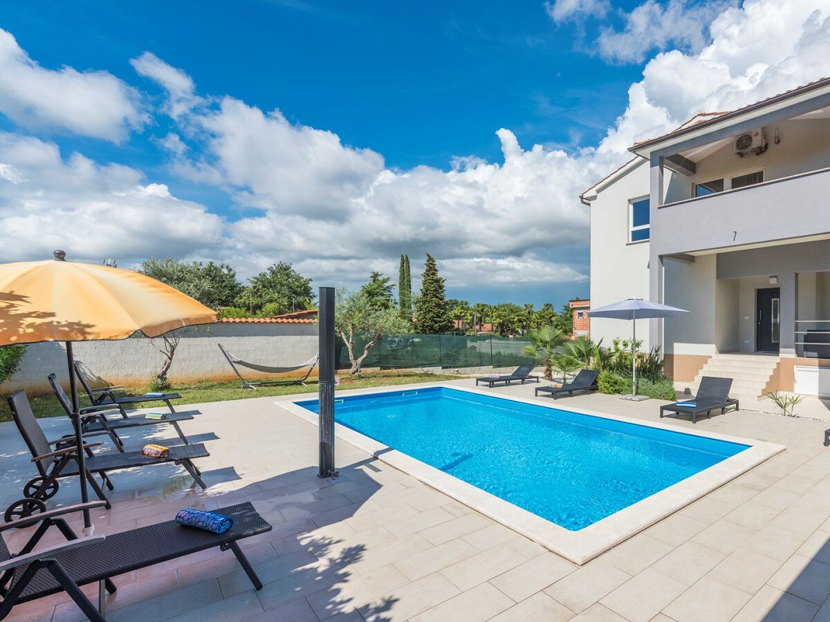 Apartment Apart Residence Leko - Apartment No.3 with Balcony and Shared Pool