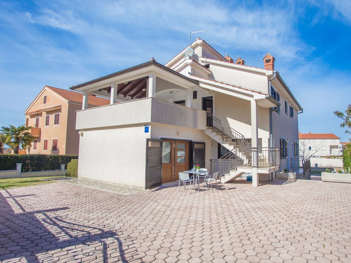 Apartment Punta B - One-Bedroom No.4 with Garden View